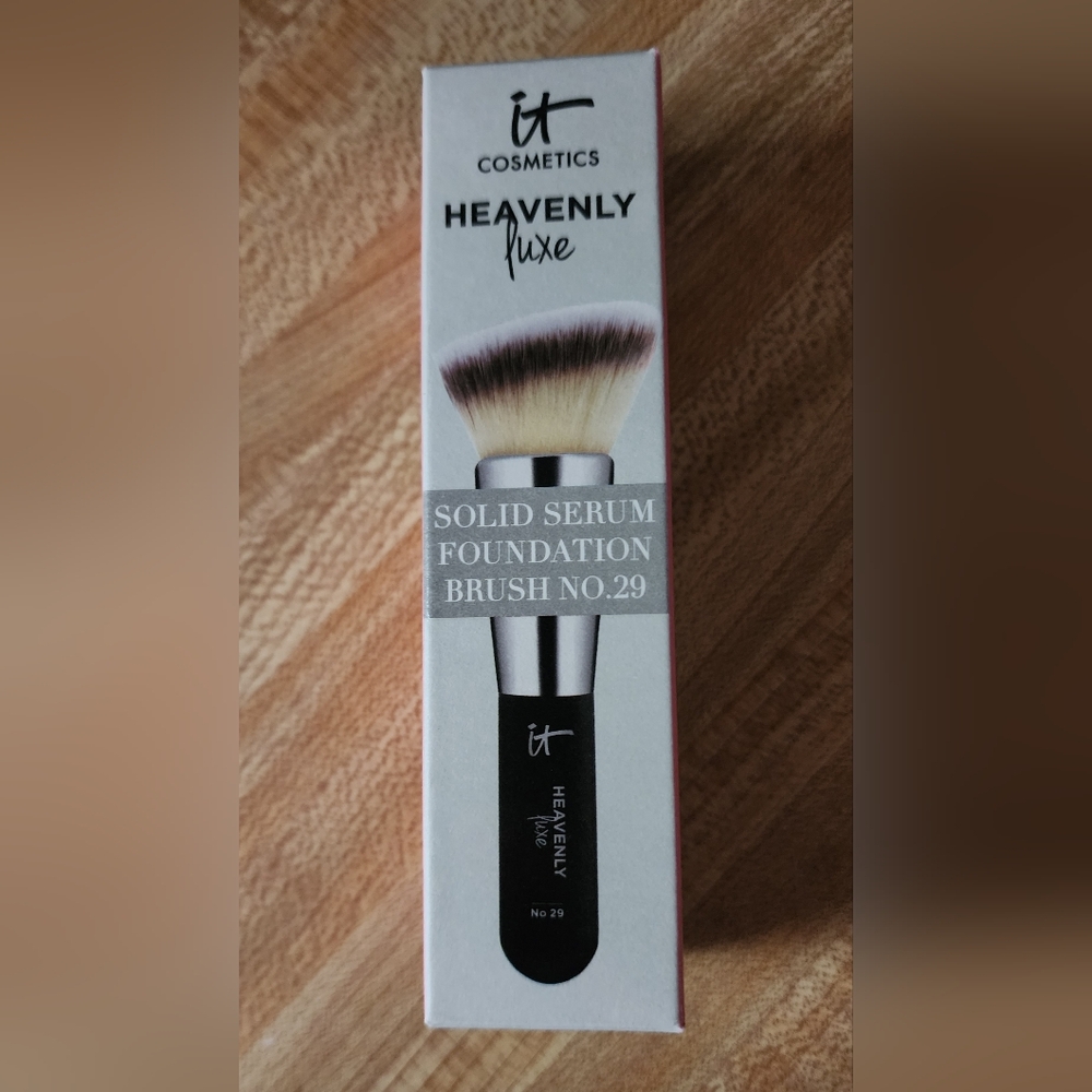 It Cosmetics Solid Makeup Brush No.29